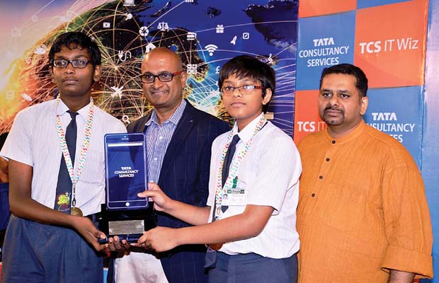 (Left) Ravi Vishwanathan, president of new growth markets and head Chennai operations TCS, and quiz master Giri Balasubramaniam along with winners at Music Academy in the city on Tuesday. (Left) Ravi Vishwanathan, president of new growth markets and head Chennai operations TCS, and quiz master Giri Balasubramaniam along with winners at Music Academy in the city on Tuesday.